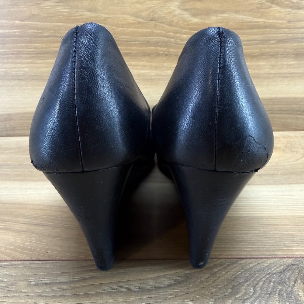 Tory Burch Chelsea Wedge Pump 8.5 M Black Leather Gold Logo Office Modern Church - Picture 8 of 11
